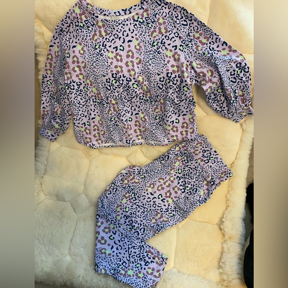 Wavy Activewear - Picture 1 of 6